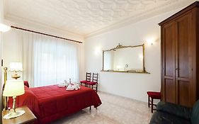 Caterina One O One - Embassy Apartment